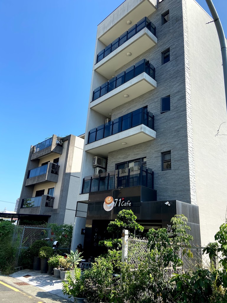 71CAFE 溫度民宿(民宿旁中庸街YouBike 腳踏車騎5分鐘到美術館搭輕軌可以到西子灣.凹仔底接捷運。開車六合夜10分鐘、漢神巨蛋、瑞豐夜市15分鐘、世運20分鐘合法民宿) 71CAFE 溫度民宿(民宿旁中庸街YouBike 腳踏車騎5分鐘到美術館搭輕軌可以到西子灣.凹仔底接捷運。開車六合夜10分鐘、漢神巨蛋、瑞豐夜市15分鐘、世運20分鐘合法民宿)